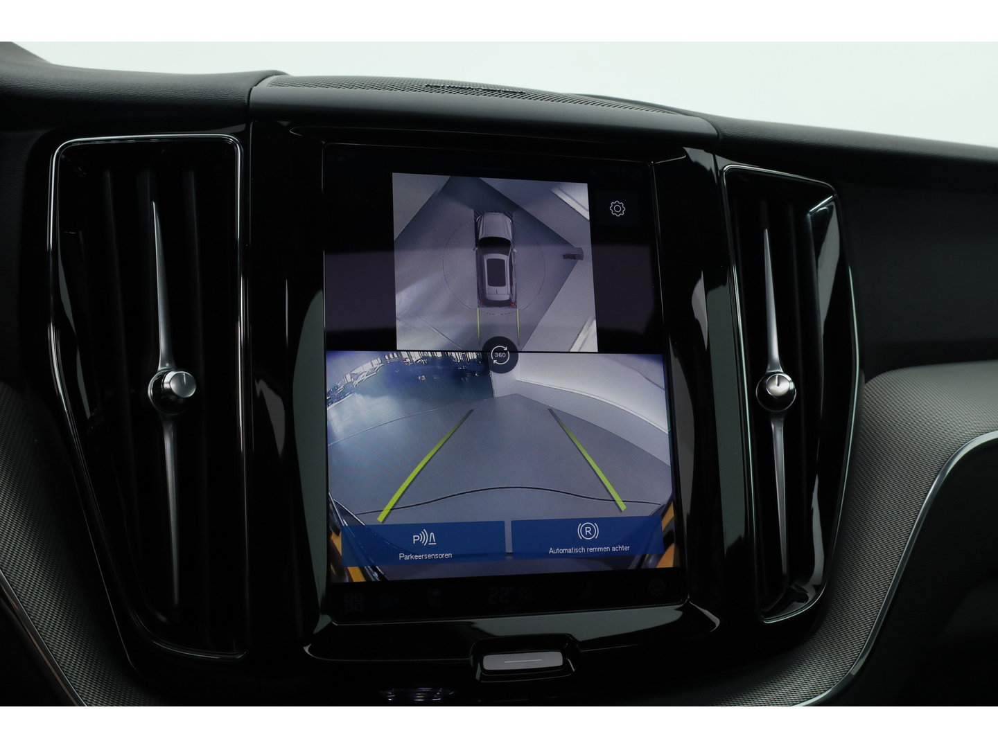 Volvo XC60 2.0 T8 Plug-in hybrid AWD Plus Black Edition | SOH 99.1% | Pano | Memory Seats | H&K Audio | 360cam | Pilot Assist | 4x Stoelverw. | Bliss | Google Info.