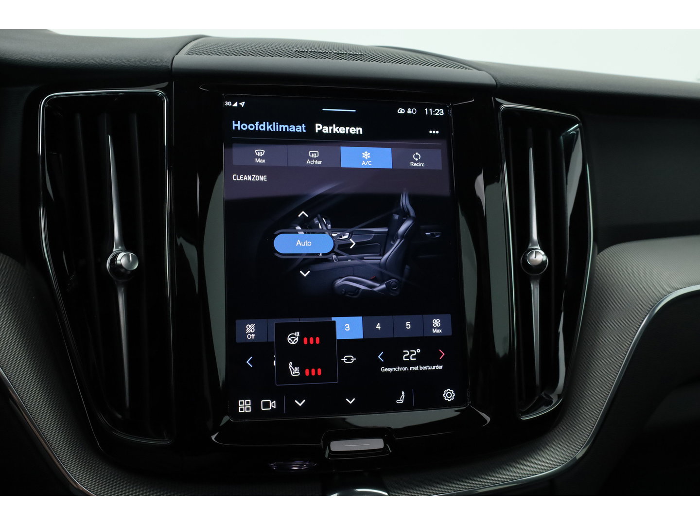 Volvo XC60 2.0 T8 Plug-in hybrid AWD Plus Black Edition | SOH 99.1% | Pano | Memory Seats | H&K Audio | 360cam | Pilot Assist | 4x Stoelverw. | Bliss | Google Info.