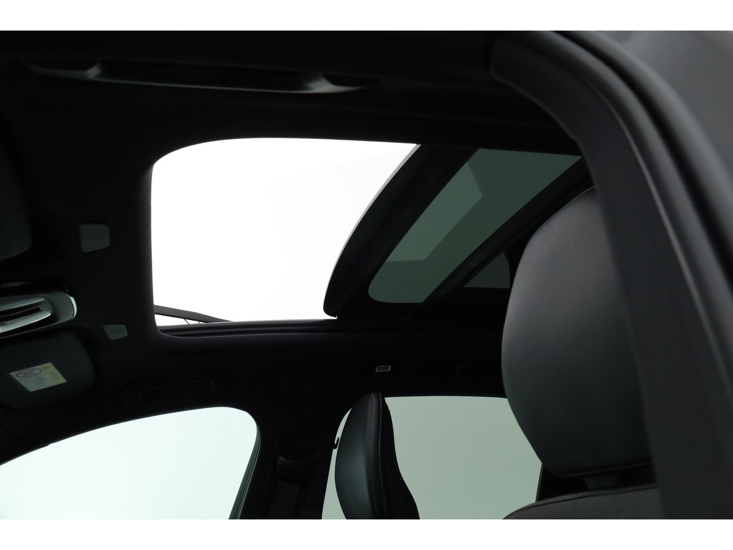 Volvo XC60 2.0 T8 Plug-in hybrid AWD Plus Black Edition | SOH 99.1% | Pano | Memory Seats | H&K Audio | 360cam | Pilot Assist | 4x Stoelverw. | Bliss | Google Info.