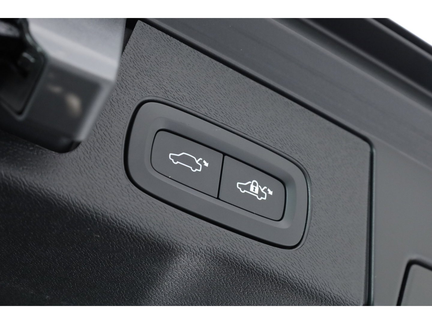 Volvo XC60 2.0 T8 Plug-in hybrid AWD Plus Black Edition | SOH 99.1% | Pano | Memory Seats | H&K Audio | 360cam | Pilot Assist | 4x Stoelverw. | Bliss | Google Info.