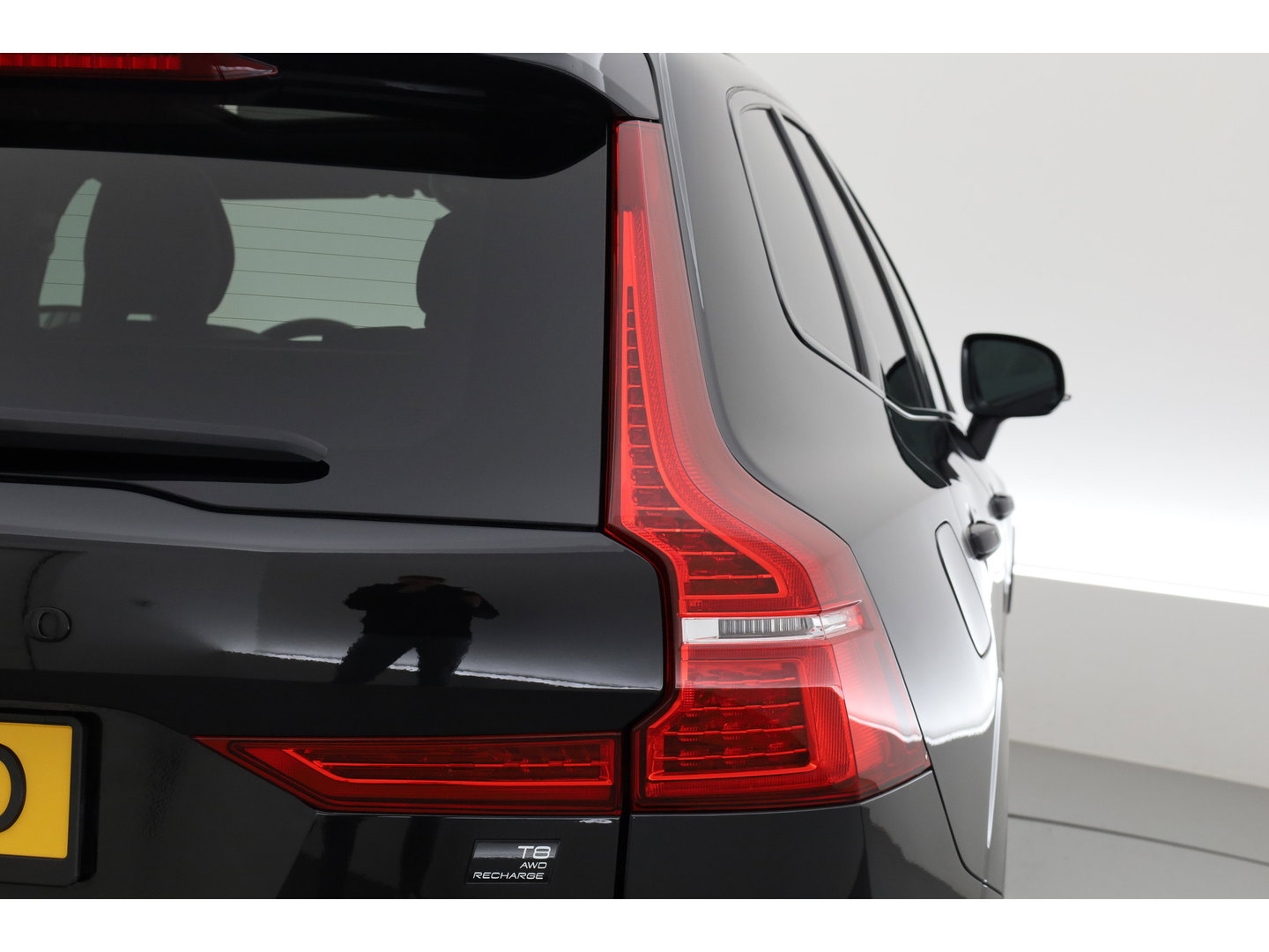 Volvo XC60 2.0 T8 Plug-in hybrid AWD Plus Black Edition | SOH 99.1% | Pano | Memory Seats | H&K Audio | 360cam | Pilot Assist | 4x Stoelverw. | Bliss | Google Info.