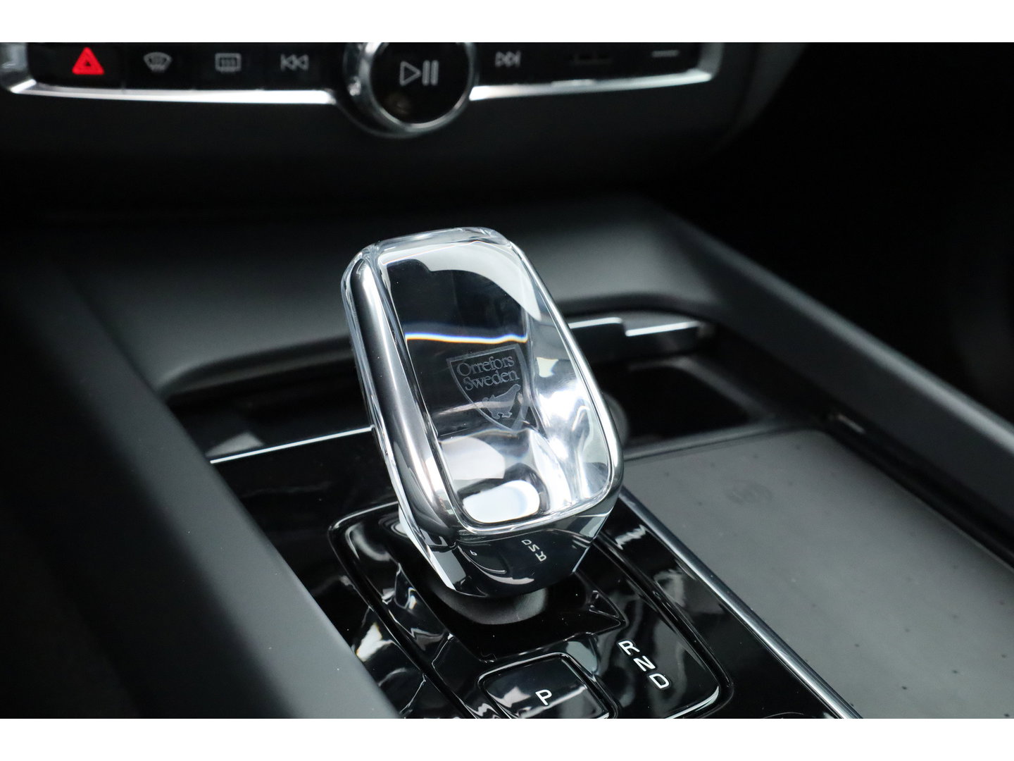 Volvo XC60 2.0 T8 Plug-in hybrid AWD Plus Black Edition | SOH 99.1% | Pano | Memory Seats | H&K Audio | 360cam | Pilot Assist | 4x Stoelverw. | Bliss | Google Info.