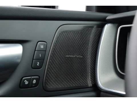 Volvo XC60 2.0 T8 Plug-in hybrid AWD Plus Black Edition | SOH 99.1% | Pano | Memory Seats | H&K Audio | 360cam | Pilot Assist | 4x Stoelverw. | Bliss | Google Info.
