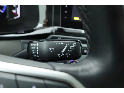 Volkswagen Transporter 2.0 TDI L2H1 32 DC Comfortline | Trekhaak | Adapt. Cruise | Camera | Apple CarPlay & Android auto | Leder | DAB