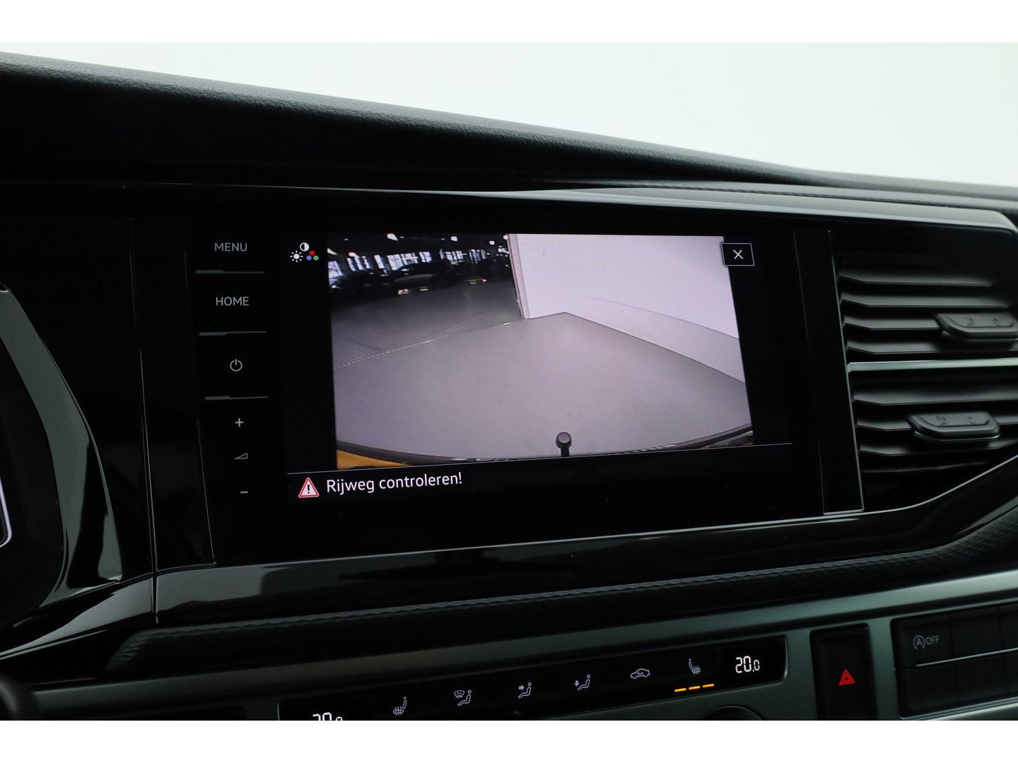 Volkswagen Transporter 2.0 TDI L2H1 32 DC Comfortline | Trekhaak | Adapt. Cruise | Camera | Apple CarPlay & Android auto | Leder | DAB
