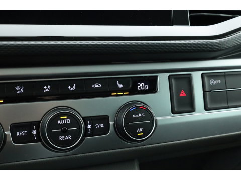 Volkswagen Transporter 2.0 TDI L2H1 32 DC Comfortline | Trekhaak | Adapt. Cruise | Camera | Apple CarPlay & Android auto | Leder | DAB