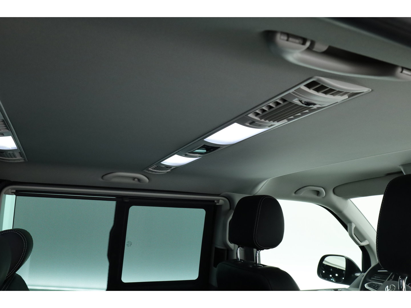 Volkswagen Transporter 2.0 TDI L2H1 32 DC Comfortline | Trekhaak | Adapt. Cruise | Camera | Apple CarPlay & Android auto | Leder | DAB