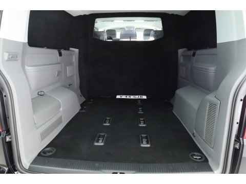 Volkswagen Transporter 2.0 TDI L2H1 32 DC Comfortline | Trekhaak | Adapt. Cruise | Camera | Apple CarPlay & Android auto | Leder | DAB