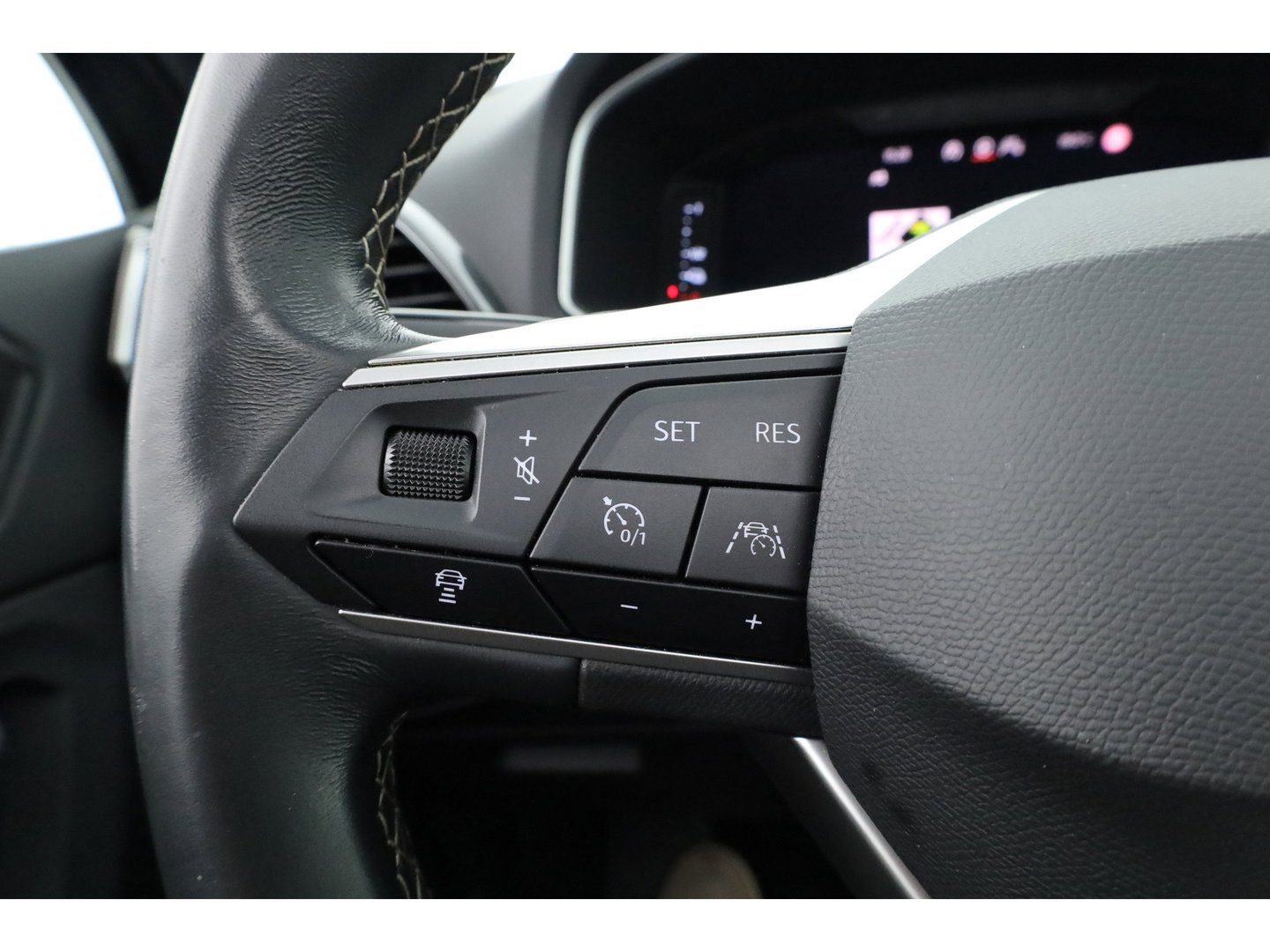 SEAT Tarraco 1.4 TSI e-Hybrid PHEV Xperience Business Intense | Pano | Dig. Cockpit | Elek. Trekhaak | Adapt. Cruise | trekgewicht 1800 kg | Dodehoek | Camera + PDC