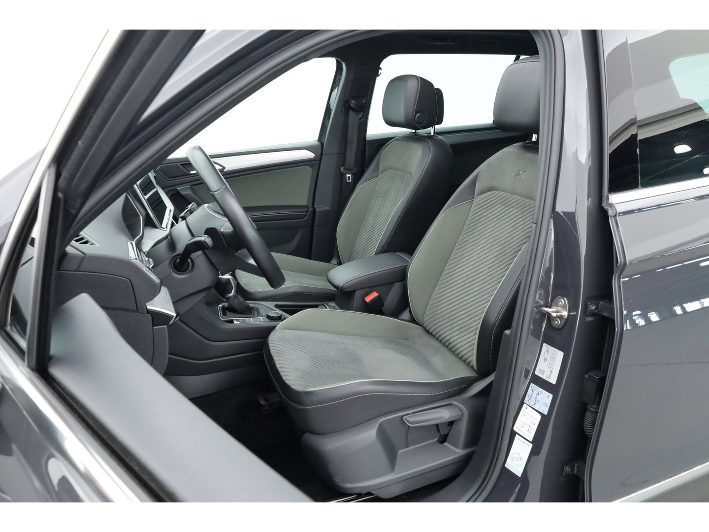 SEAT Tarraco 1.4 TSI e-Hybrid PHEV Xperience Business Intense | Pano | Dig. Cockpit | Elek. Trekhaak | Adapt. Cruise | trekgewicht 1800 kg | Dodehoek | Camera + PDC
