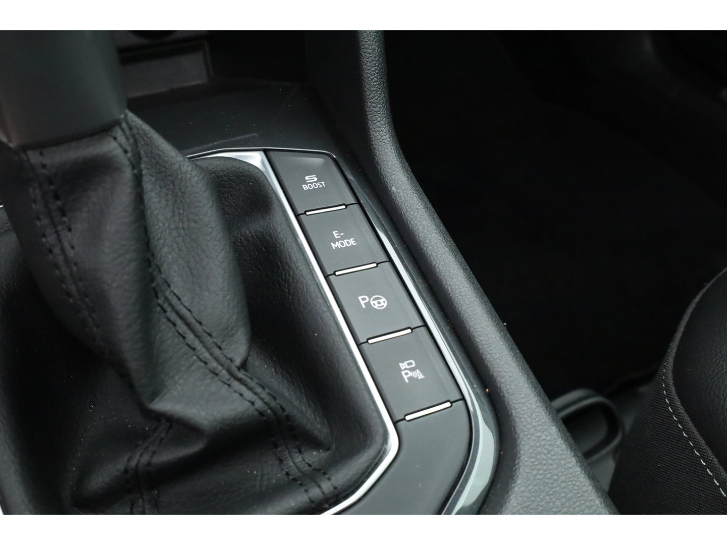 SEAT Tarraco 1.4 TSI e-Hybrid PHEV Xperience Business Intense | Pano | Dig. Cockpit | Elek. Trekhaak | Adapt. Cruise | trekgewicht 1800 kg | Dodehoek | Camera + PDC