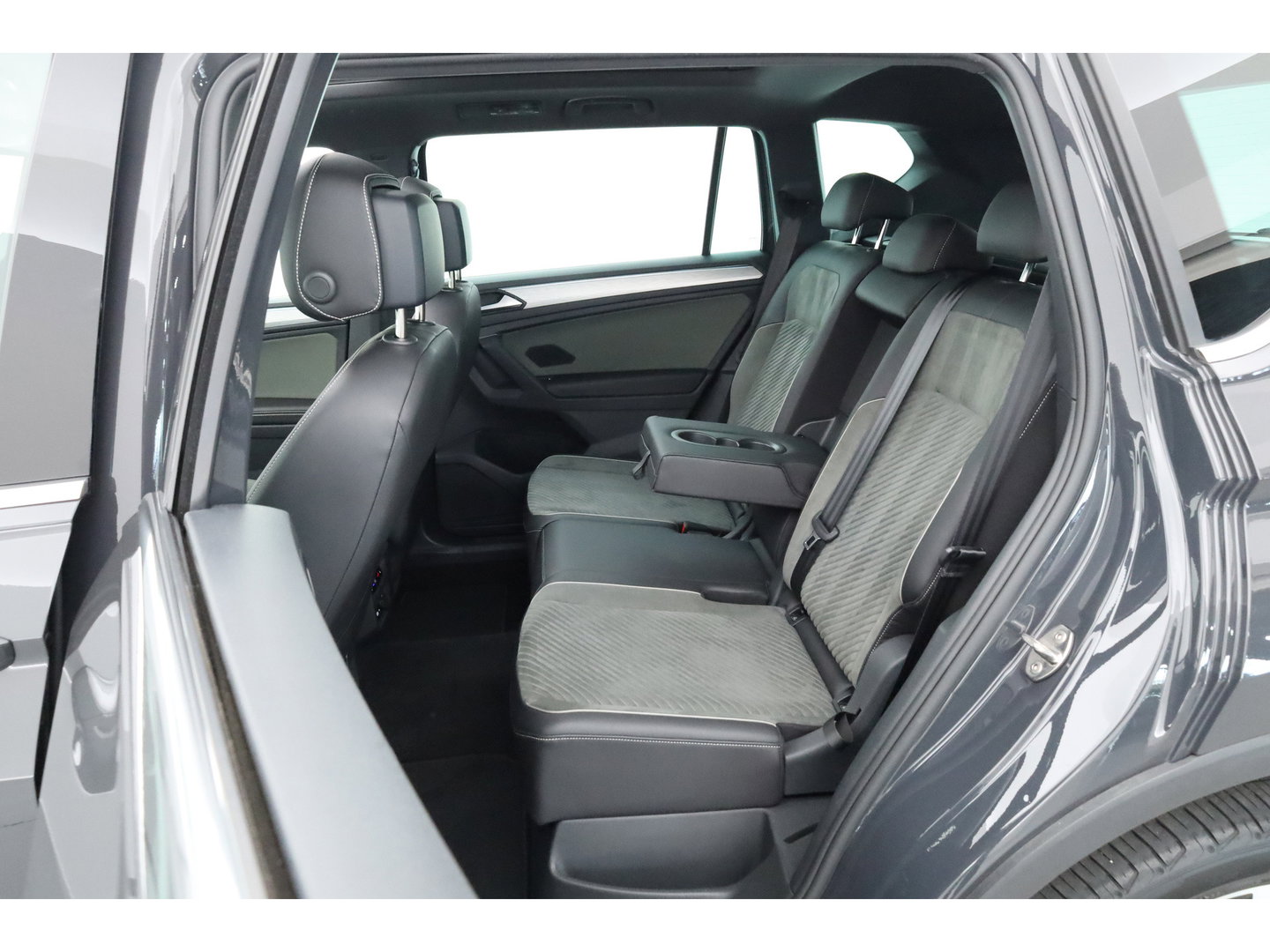 SEAT Tarraco 1.4 TSI e-Hybrid PHEV Xperience Business Intense | Pano | Dig. Cockpit | Elek. Trekhaak | Adapt. Cruise | trekgewicht 1800 kg | Dodehoek | Camera + PDC