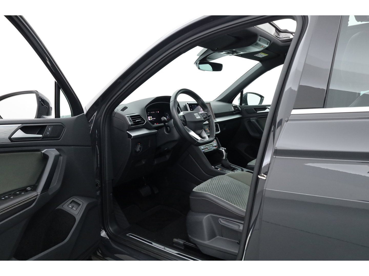 SEAT Tarraco 1.4 TSI e-Hybrid PHEV Xperience Business Intense | Pano | Dig. Cockpit | Elek. Trekhaak | Adapt. Cruise | trekgewicht 1800 kg | Dodehoek | Camera + PDC