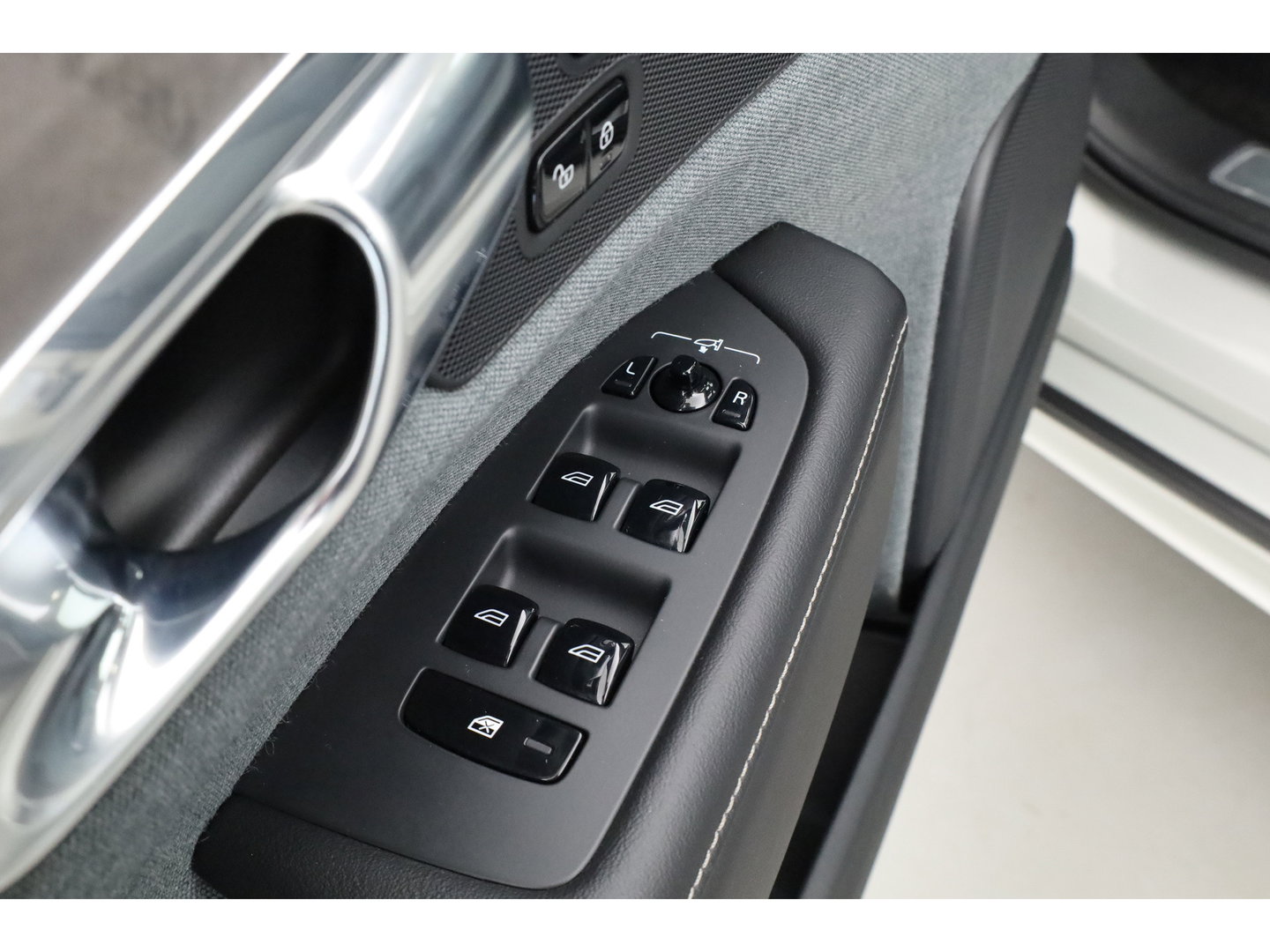 Volvo V90 2.0 T6 AWD Inscription | Pano | Elek. Trekhaak | Adapt. Cruise | 4x Stoelverw. | Memory | Camera | Keyless | 18''