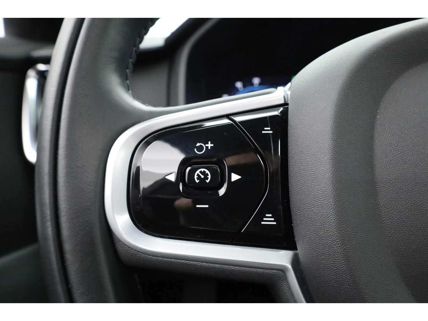 Volvo V90 2.0 T6 AWD Inscription | Pano | Elek. Trekhaak | Adapt. Cruise | 4x Stoelverw. | Memory | Camera | Keyless | 18''