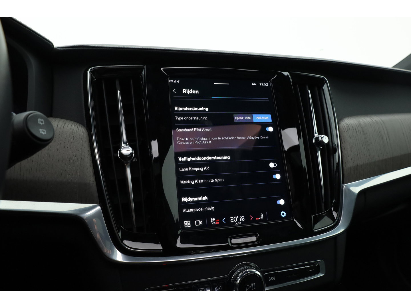 Volvo V90 2.0 T6 AWD Inscription | Pano | Elek. Trekhaak | Adapt. Cruise | 4x Stoelverw. | Memory | Camera | Keyless | 18''