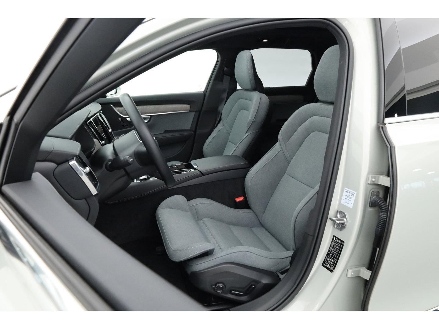 Volvo V90 2.0 T6 AWD Inscription | Pano | Elek. Trekhaak | Adapt. Cruise | 4x Stoelverw. | Memory | Camera | Keyless | 18''