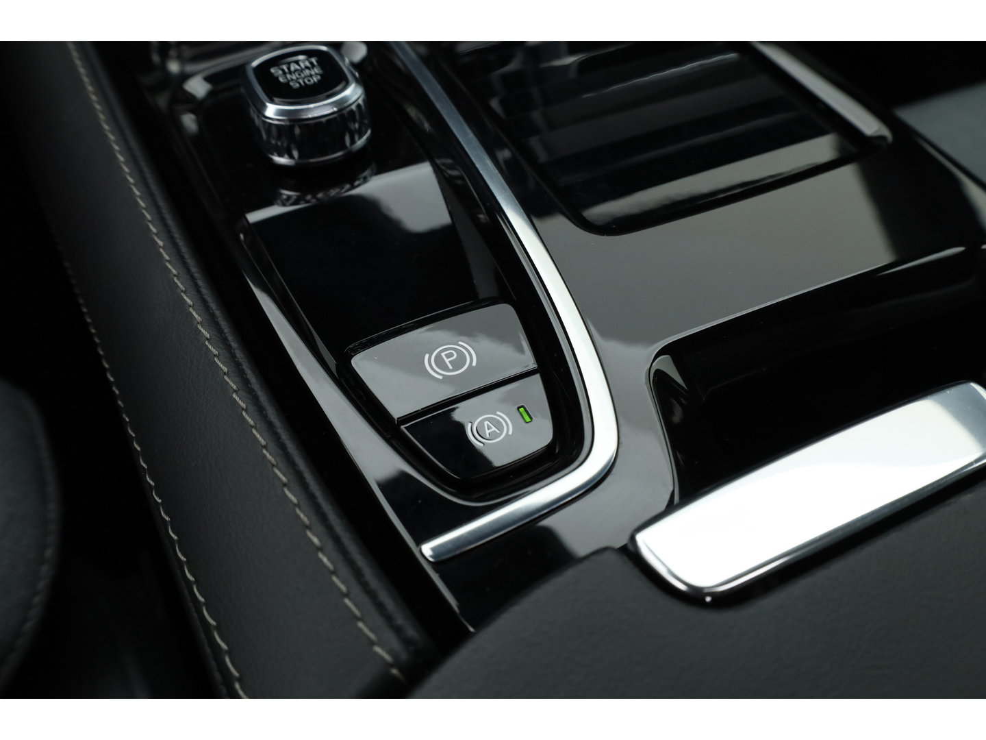 Volvo V90 2.0 T6 AWD Inscription | Pano | Elek. Trekhaak | Adapt. Cruise | 4x Stoelverw. | Memory | Camera | Keyless | 18''