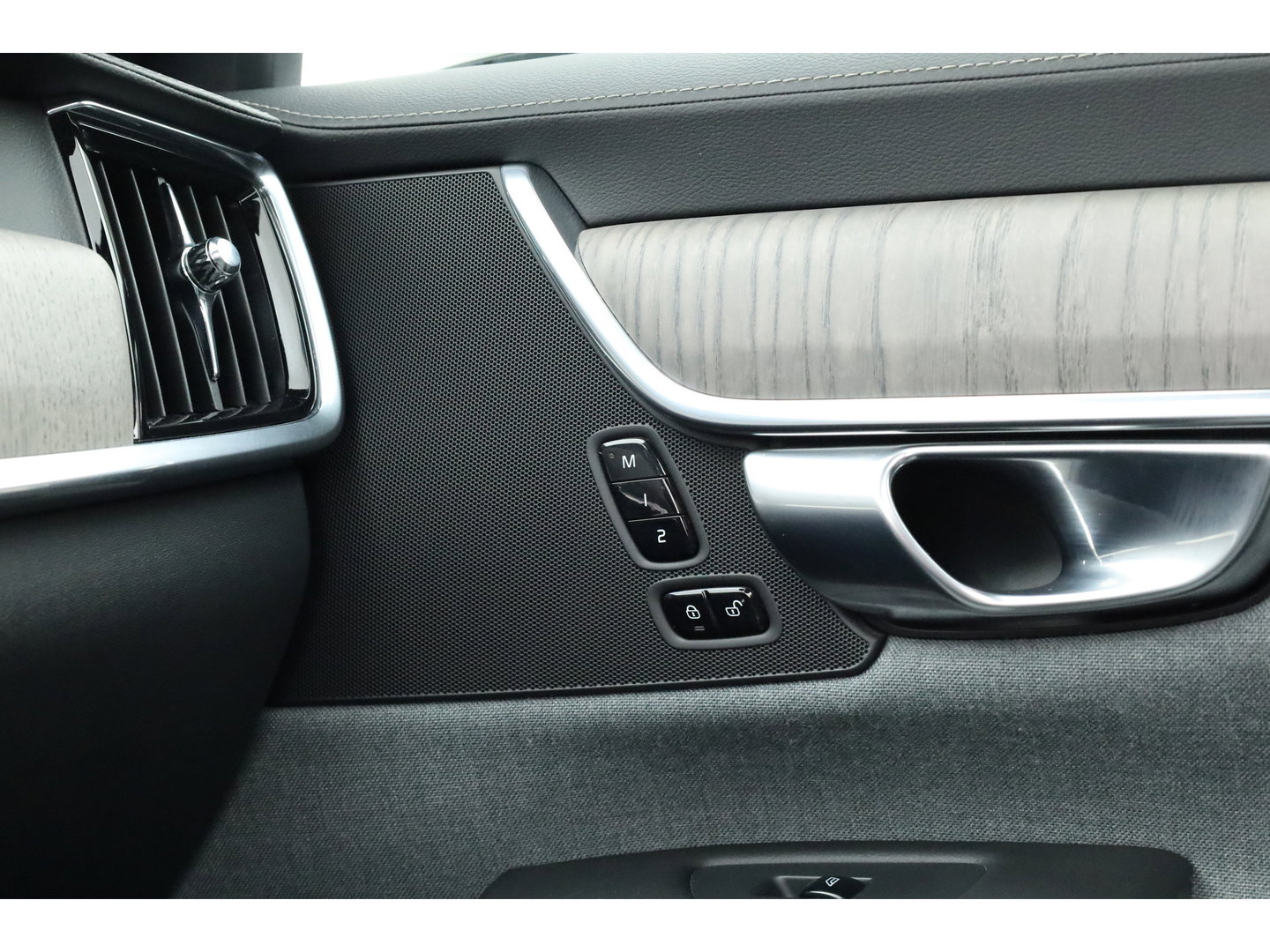 Volvo V90 2.0 T6 AWD Inscription | Pano | Elek. Trekhaak | Adapt. Cruise | 4x Stoelverw. | Memory | Camera | Keyless | 18''