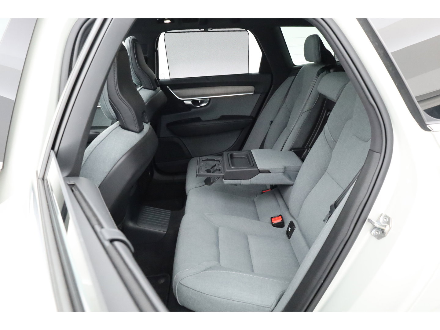 Volvo V90 2.0 T6 AWD Inscription | Pano | Elek. Trekhaak | Adapt. Cruise | 4x Stoelverw. | Memory | Camera | Keyless | 18''