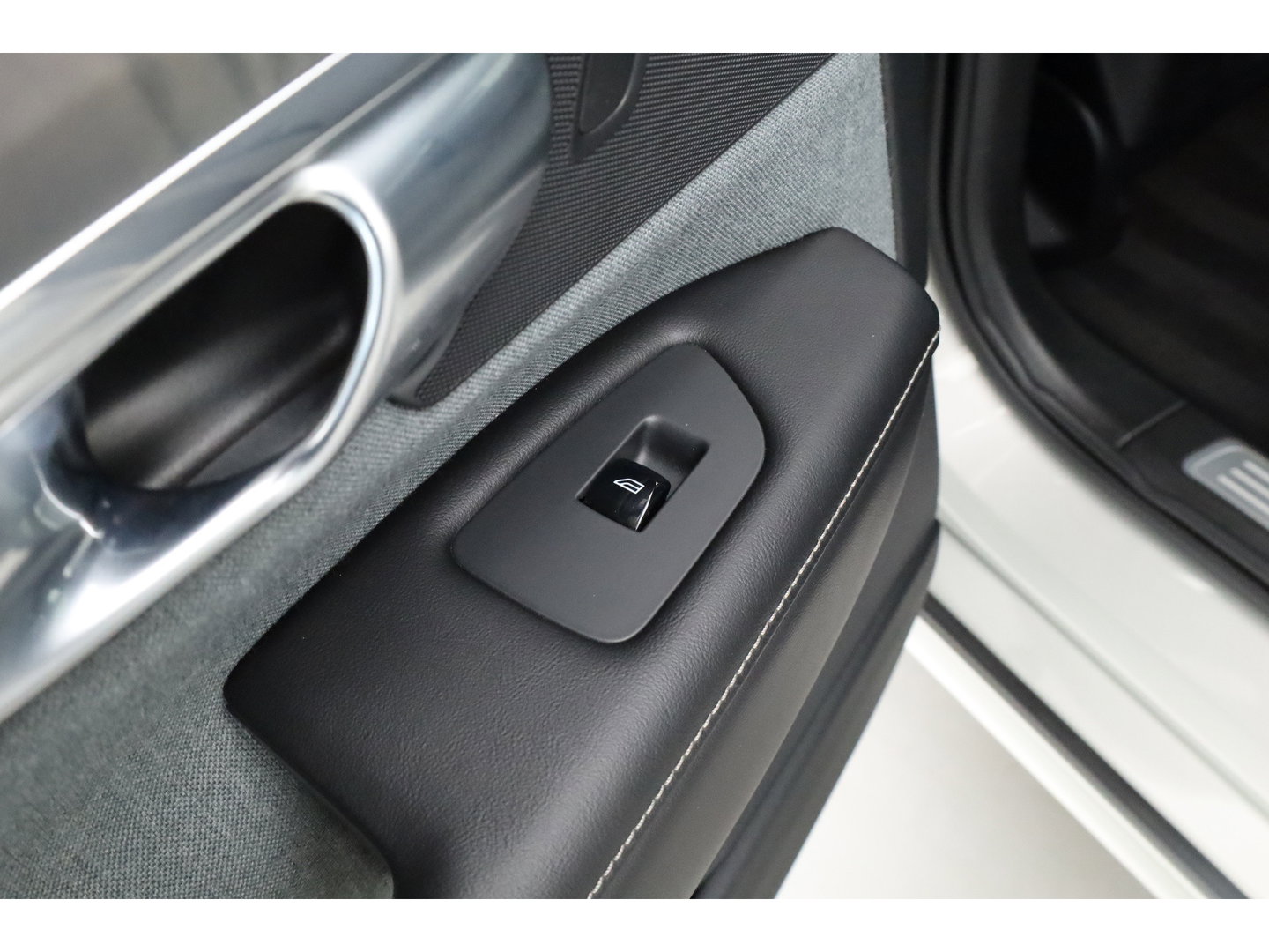 Volvo V90 2.0 T6 AWD Inscription | Pano | Elek. Trekhaak | Adapt. Cruise | 4x Stoelverw. | Memory | Camera | Keyless | 18''
