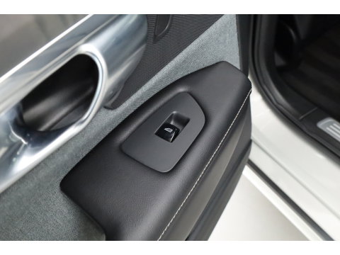 Volvo V90 2.0 T6 AWD Inscription | Pano | Elek. Trekhaak | Adapt. Cruise | 4x Stoelverw. | Memory | Camera | Keyless | 18''
