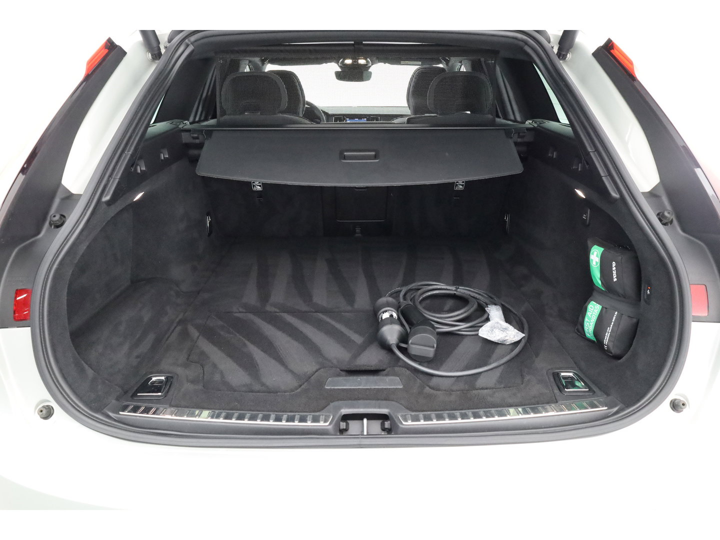 Volvo V90 2.0 T6 AWD Inscription | Pano | Elek. Trekhaak | Adapt. Cruise | 4x Stoelverw. | Memory | Camera | Keyless | 18''