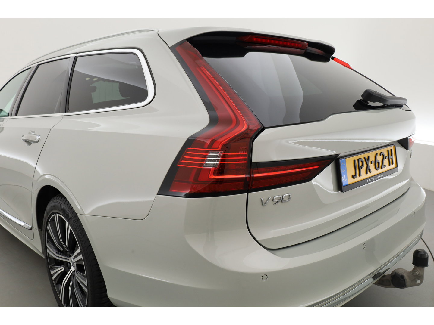 Volvo V90 2.0 T6 AWD Inscription | Pano | Elek. Trekhaak | Adapt. Cruise | 4x Stoelverw. | Memory | Camera | Keyless | 18''
