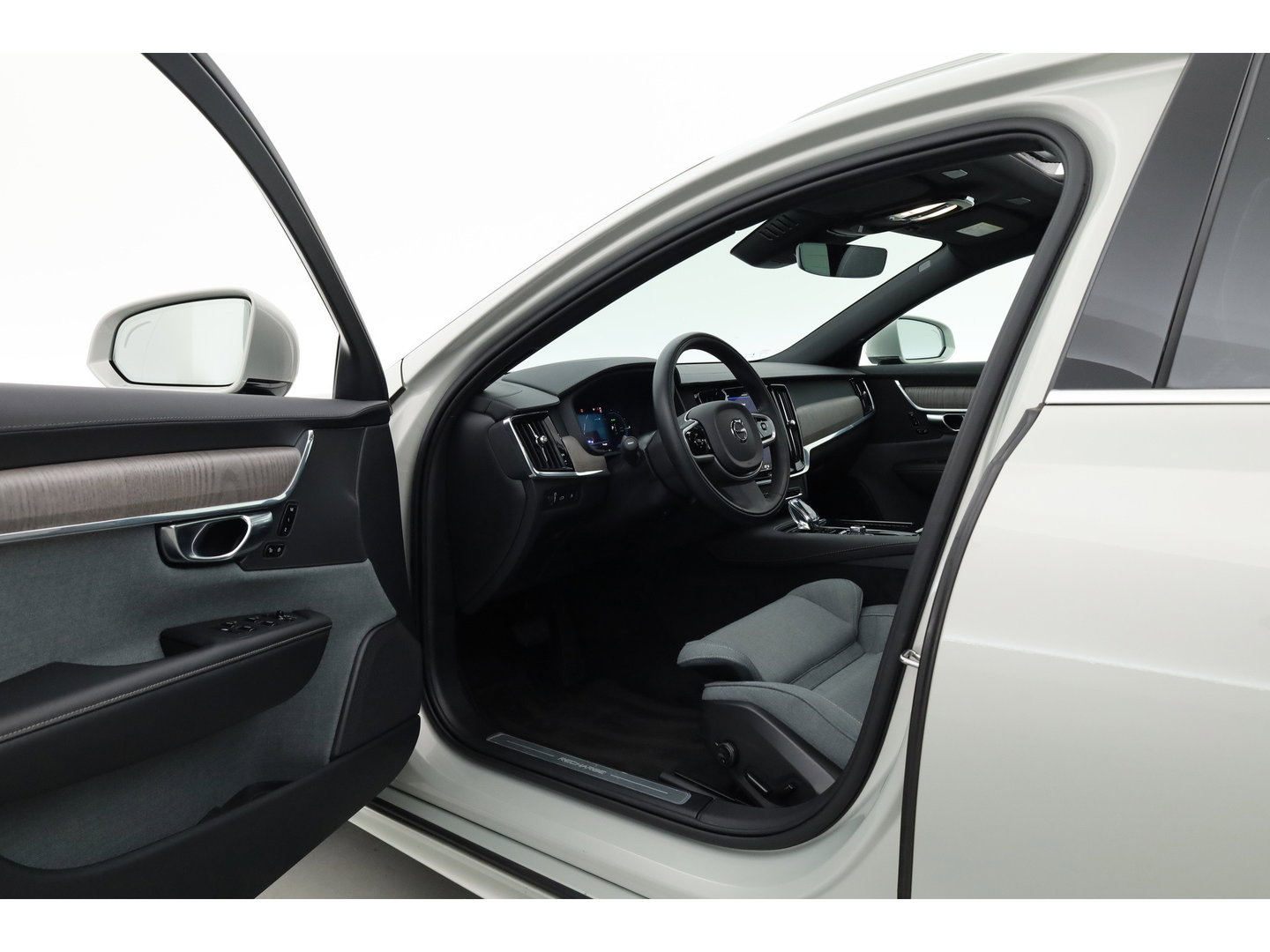 Volvo V90 2.0 T6 AWD Inscription | Pano | Elek. Trekhaak | Adapt. Cruise | 4x Stoelverw. | Memory | Camera | Keyless | 18''