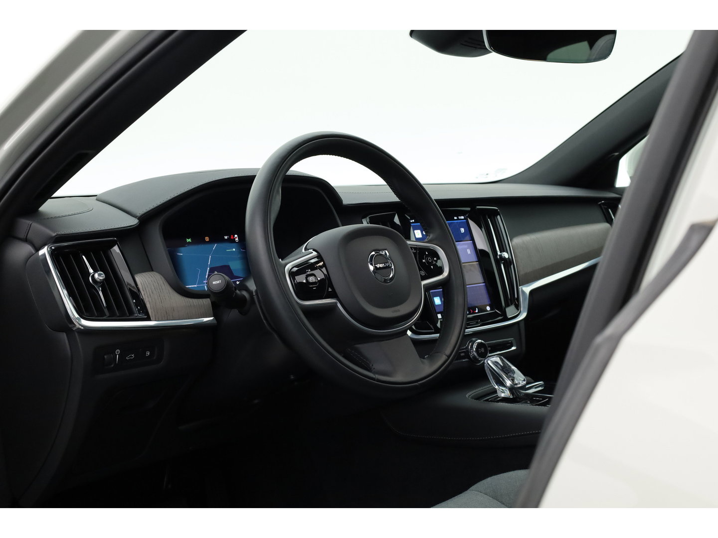 Volvo V90 2.0 T6 AWD Inscription | Pano | Elek. Trekhaak | Adapt. Cruise | 4x Stoelverw. | Memory | Camera | Keyless | 18''