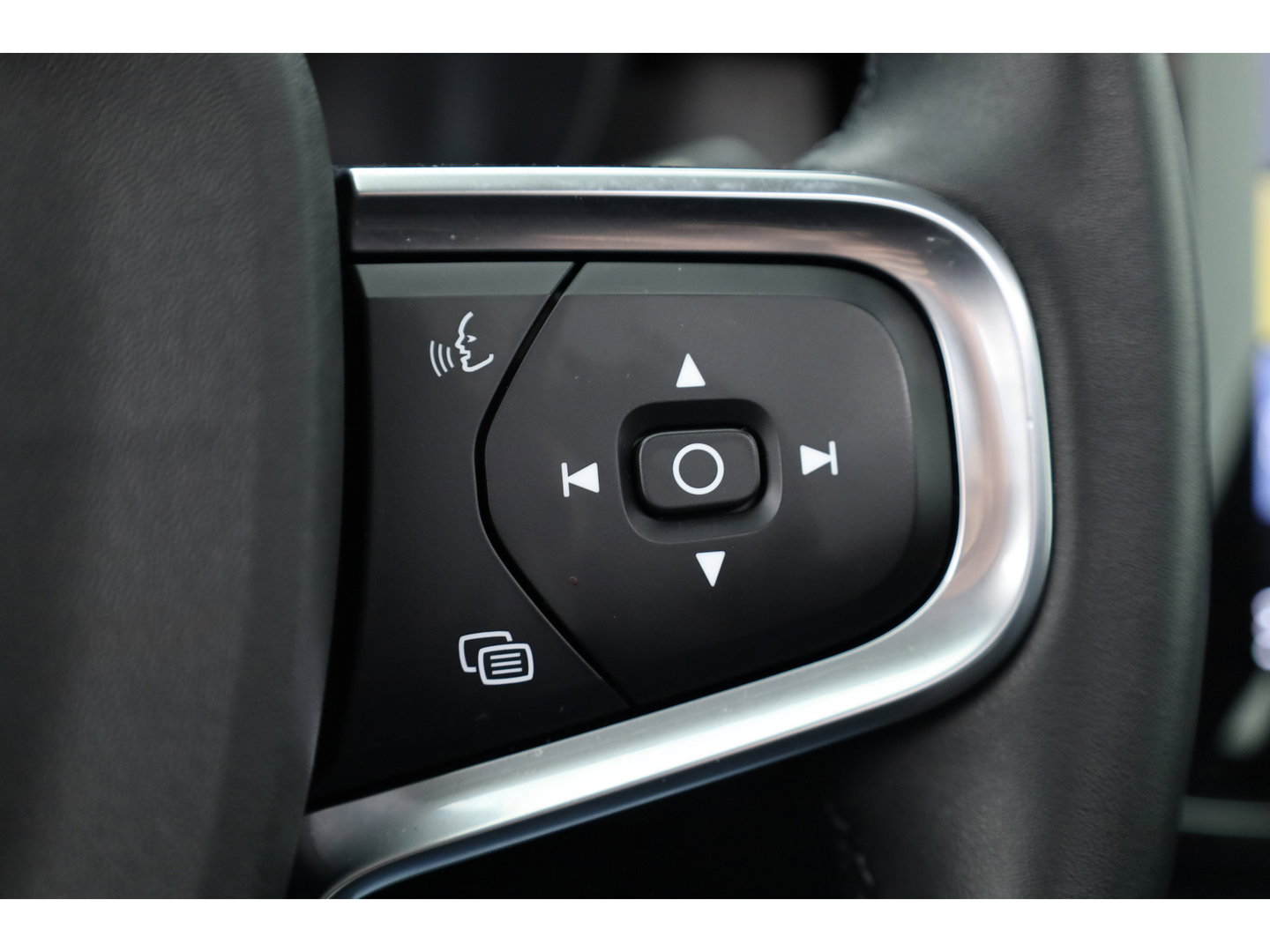 Volvo XC40 1.5 T4 Plug-in hybrid Ultimate Dark | SOH 97.4% | Pano | Apple CarPlay | Stoel-Stuurverw. | Harman Kardon | Leder | Trekhaak |
