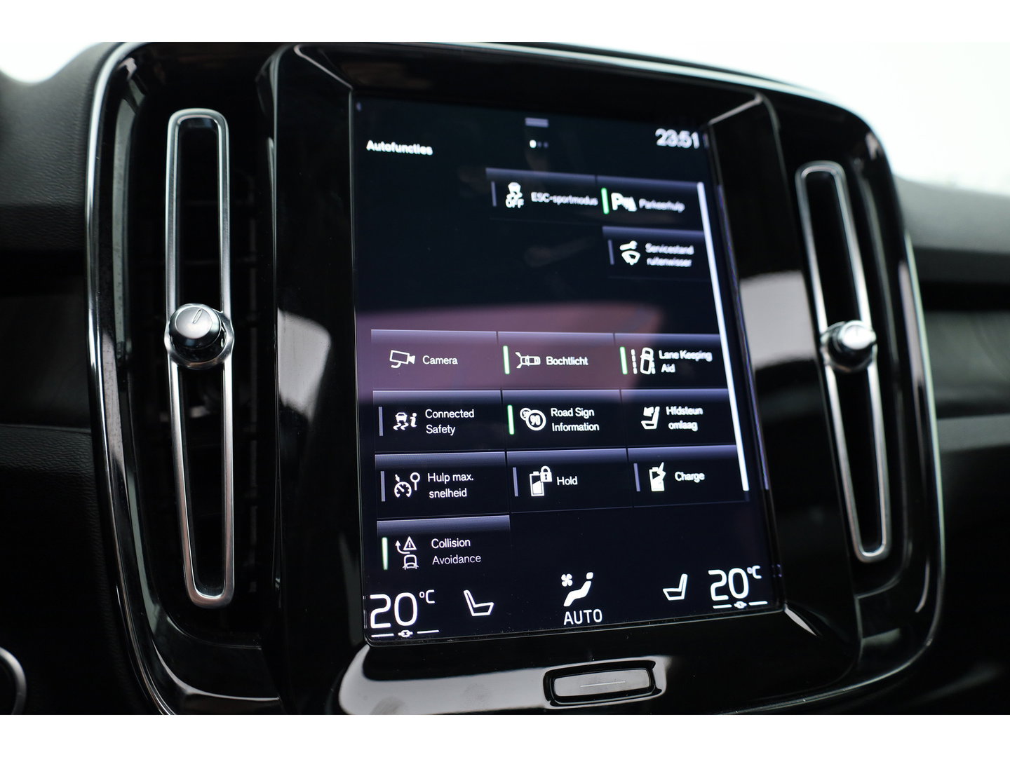 Volvo XC40 1.5 T4 Plug-in hybrid Ultimate Dark | SOH 97.4% | Pano | Apple CarPlay | Stoel-Stuurverw. | Harman Kardon | Leder | Trekhaak |