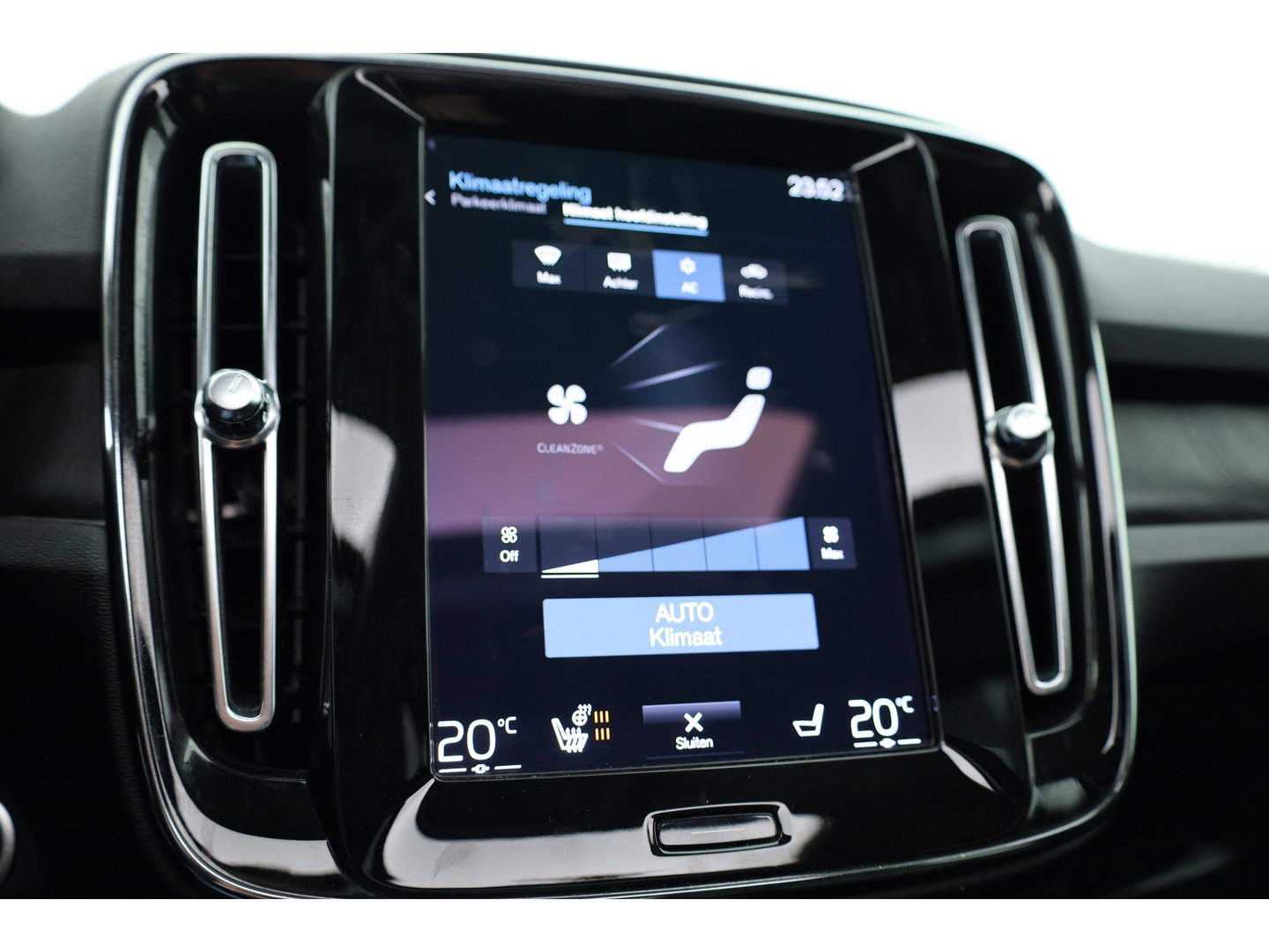 Volvo XC40 1.5 T4 Plug-in hybrid Ultimate Dark | SOH 97.4% | Pano | Apple CarPlay | Stoel-Stuurverw. | Harman Kardon | Leder | Trekhaak |