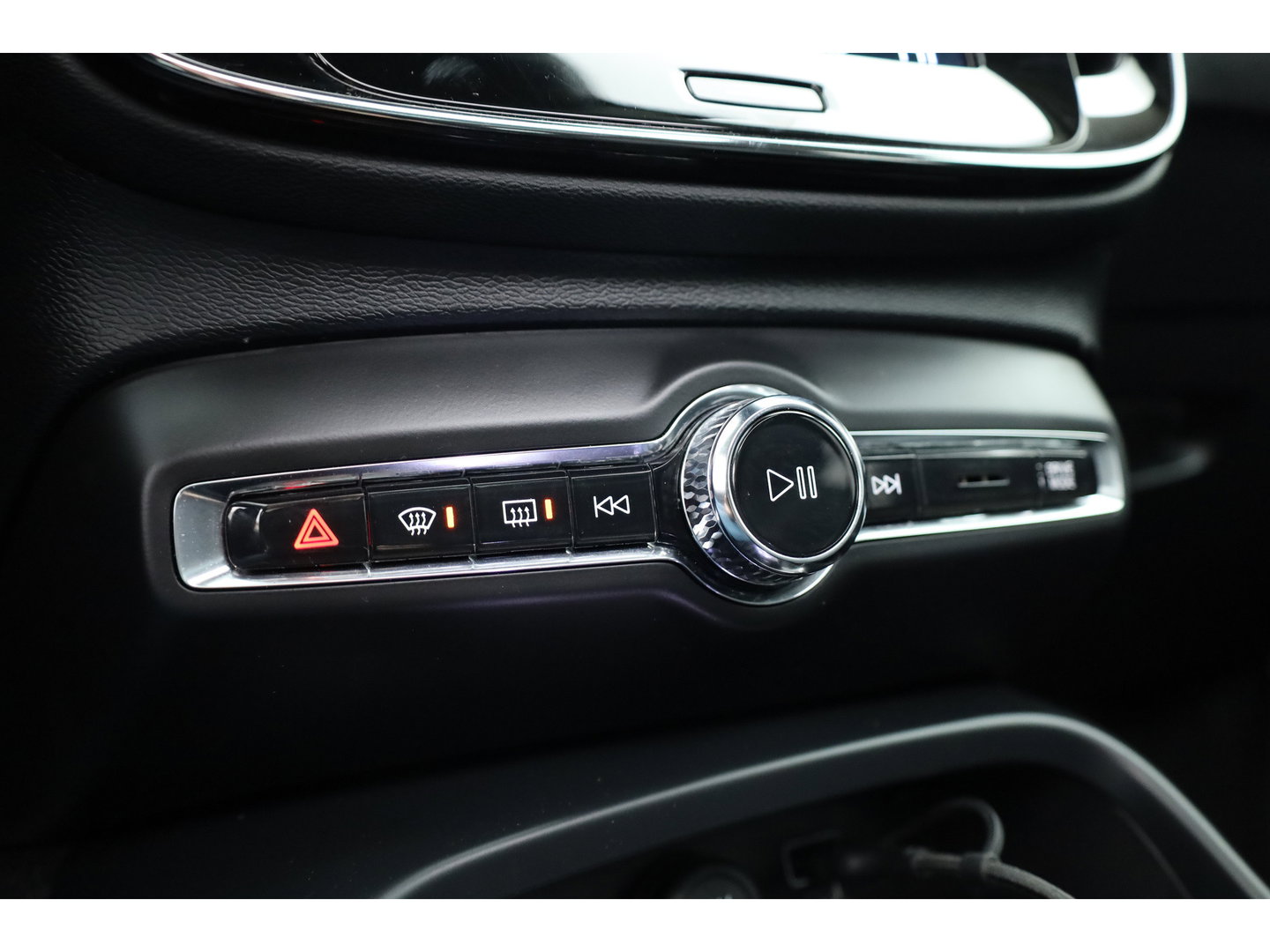 Volvo XC40 1.5 T4 Plug-in hybrid Ultimate Dark | SOH 97.4% | Pano | Apple CarPlay | Stoel-Stuurverw. | Harman Kardon | Leder | Trekhaak |