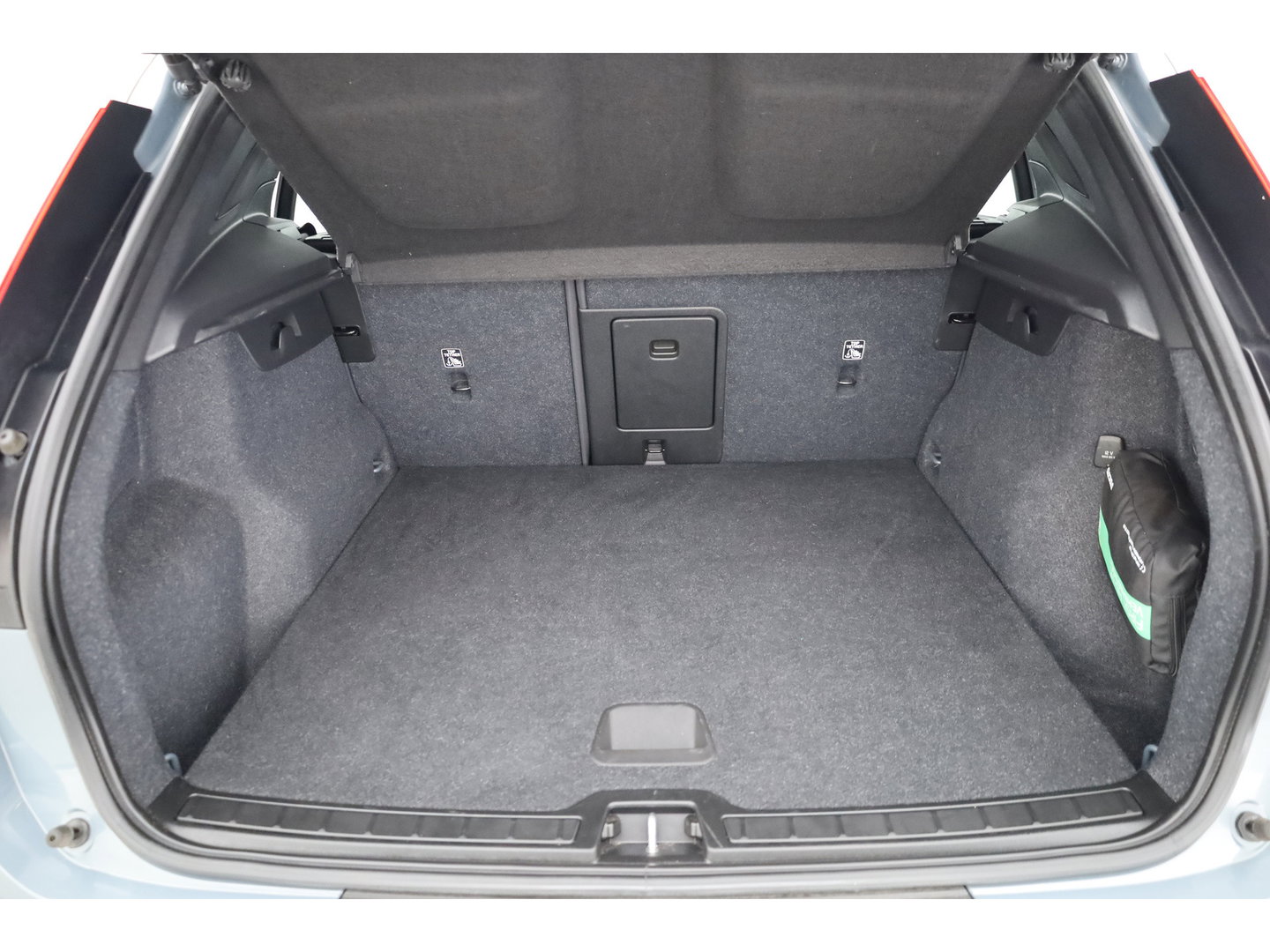 Volvo XC40 1.5 T4 Plug-in hybrid Ultimate Dark | SOH 97.4% | Pano | Apple CarPlay | Stoel-Stuurverw. | Harman Kardon | Leder | Trekhaak |