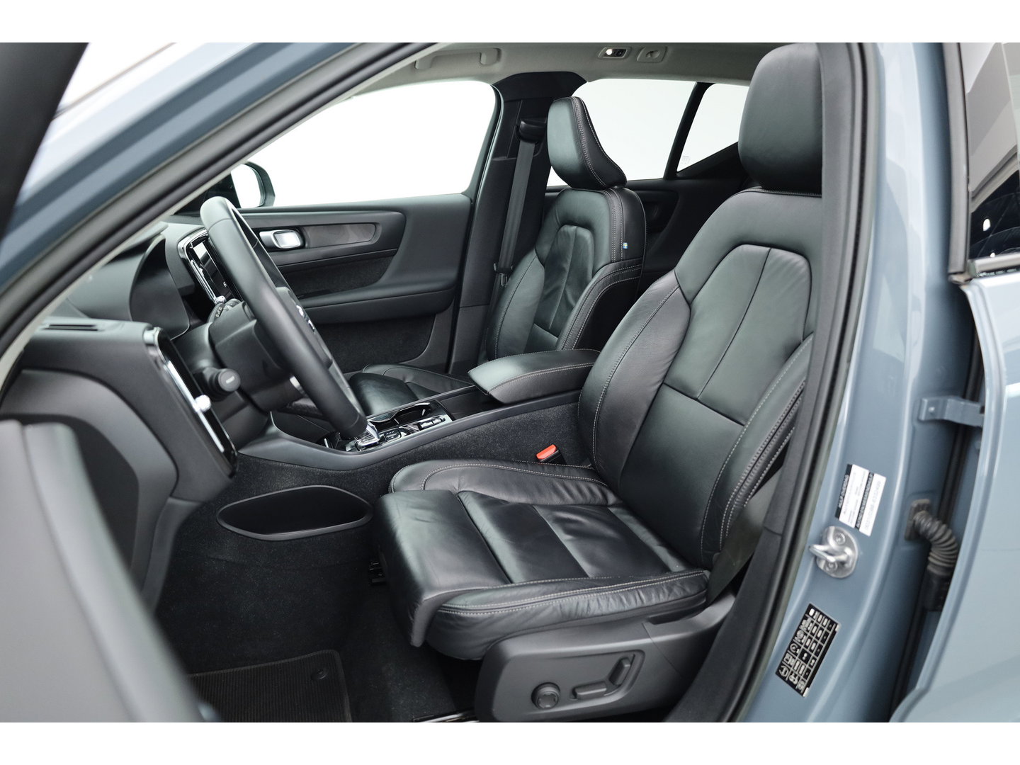 Volvo XC40 1.5 T4 Plug-in hybrid Ultimate Dark | SOH 97.4% | Pano | Apple CarPlay | Stoel-Stuurverw. | Harman Kardon | Leder | Trekhaak |