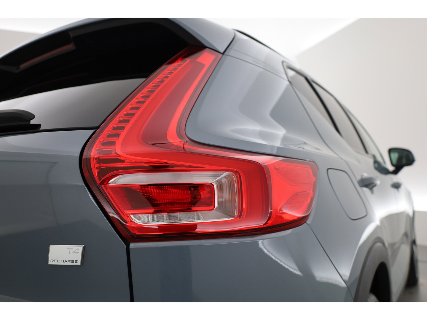 Volvo XC40 1.5 T4 Plug-in hybrid Ultimate Dark | SOH 97.4% | Pano | Apple CarPlay | Stoel-Stuurverw. | Harman Kardon | Leder | Trekhaak |