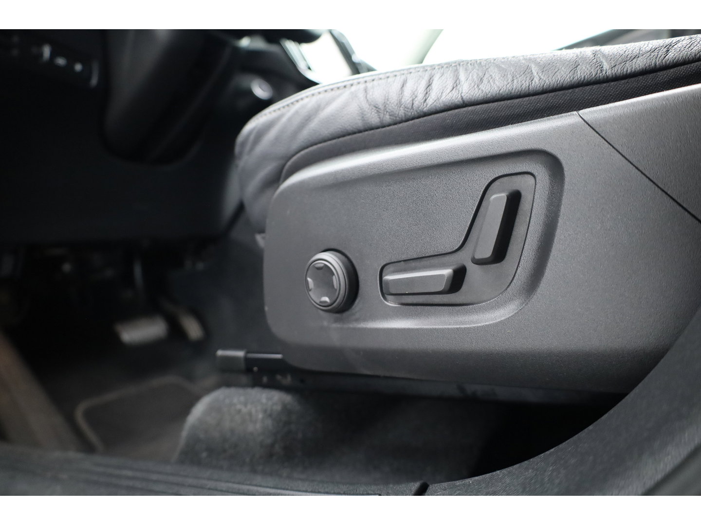 Volvo XC40 1.5 T4 Plug-in hybrid Ultimate Dark | SOH 97.4% | Pano | Apple CarPlay | Stoel-Stuurverw. | Harman Kardon | Leder | Trekhaak |