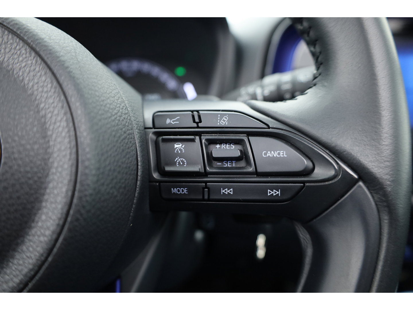 Toyota Aygo X 1.0 VVT-i S-CVT Envy | Softtop | Cabrio | JBL Audio | Adapt. Cruise | Camera | Apple CarPlay | LED | 18''