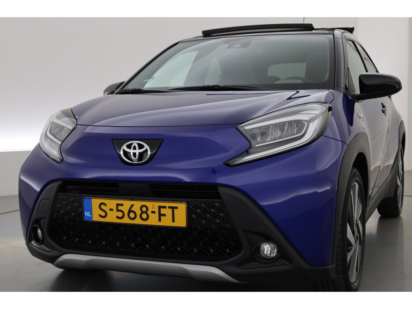Toyota Aygo X 1.0 VVT-i S-CVT Envy | Softtop | Cabrio | JBL Audio | Adapt. Cruise | Camera | Apple CarPlay | LED | 18''