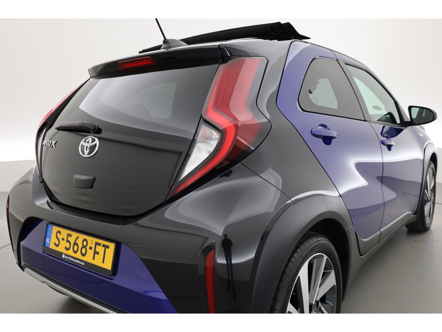 Toyota Aygo X 1.0 VVT-i S-CVT Envy | Softtop | Cabrio | JBL Audio | Adapt. Cruise | Camera | Apple CarPlay | LED | 18''