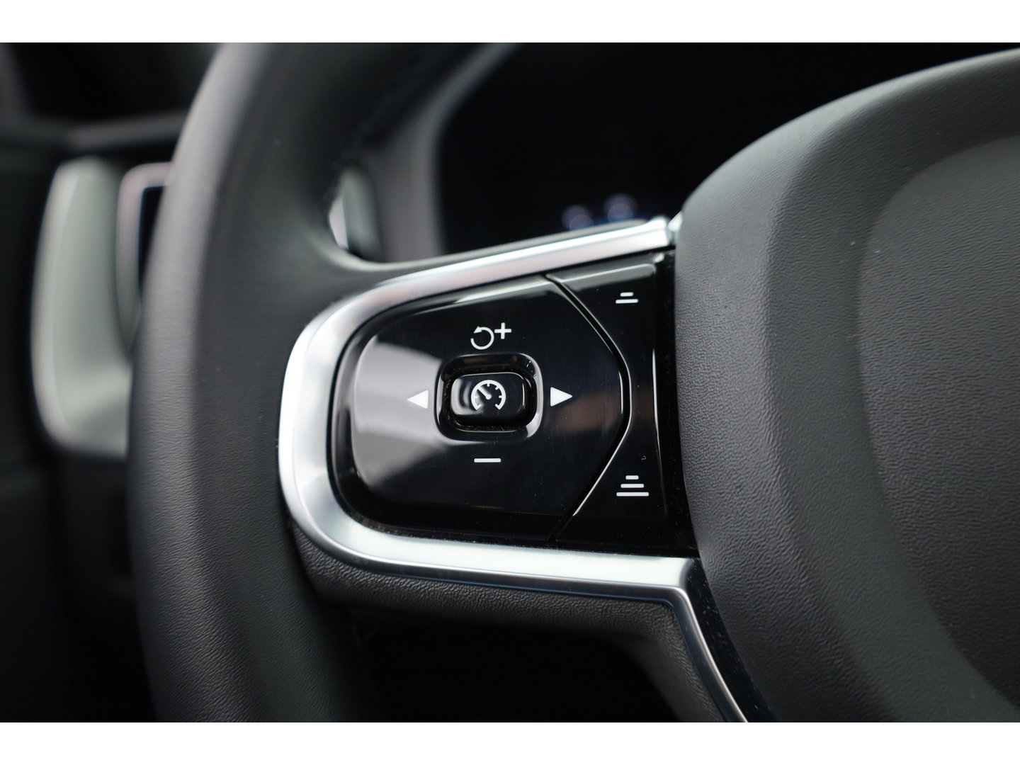 Volvo XC60 T6 Plug-in hybrid Plus Dark | SOH 96.3% | Pano | Memory seats | 360cam | Elek. Trekhaak | 20'' | Pilot Assist | Stoel- Stuurverw.