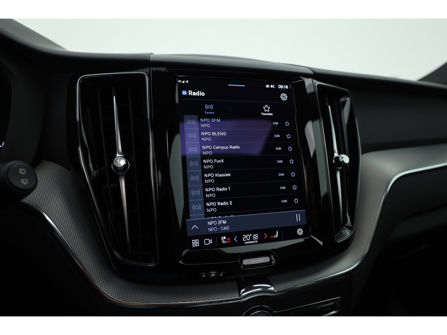Volvo XC60 T6 Plug-in hybrid Plus Dark | SOH 96.3% | Pano | Memory seats | 360cam | Elek. Trekhaak | 20'' | Pilot Assist | Stoel- Stuurverw.