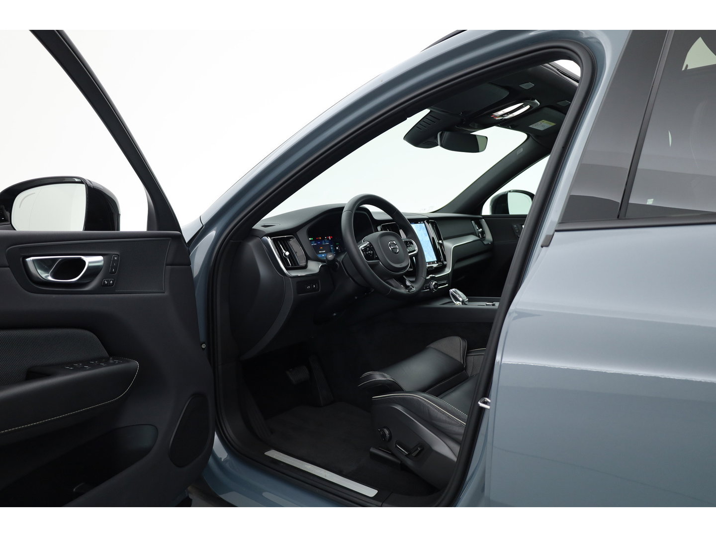 Volvo XC60 T6 Plug-in hybrid Plus Dark | SOH 96.3% | Pano | Memory seats | 360cam | Elek. Trekhaak | 20'' | Pilot Assist | Stoel- Stuurverw.