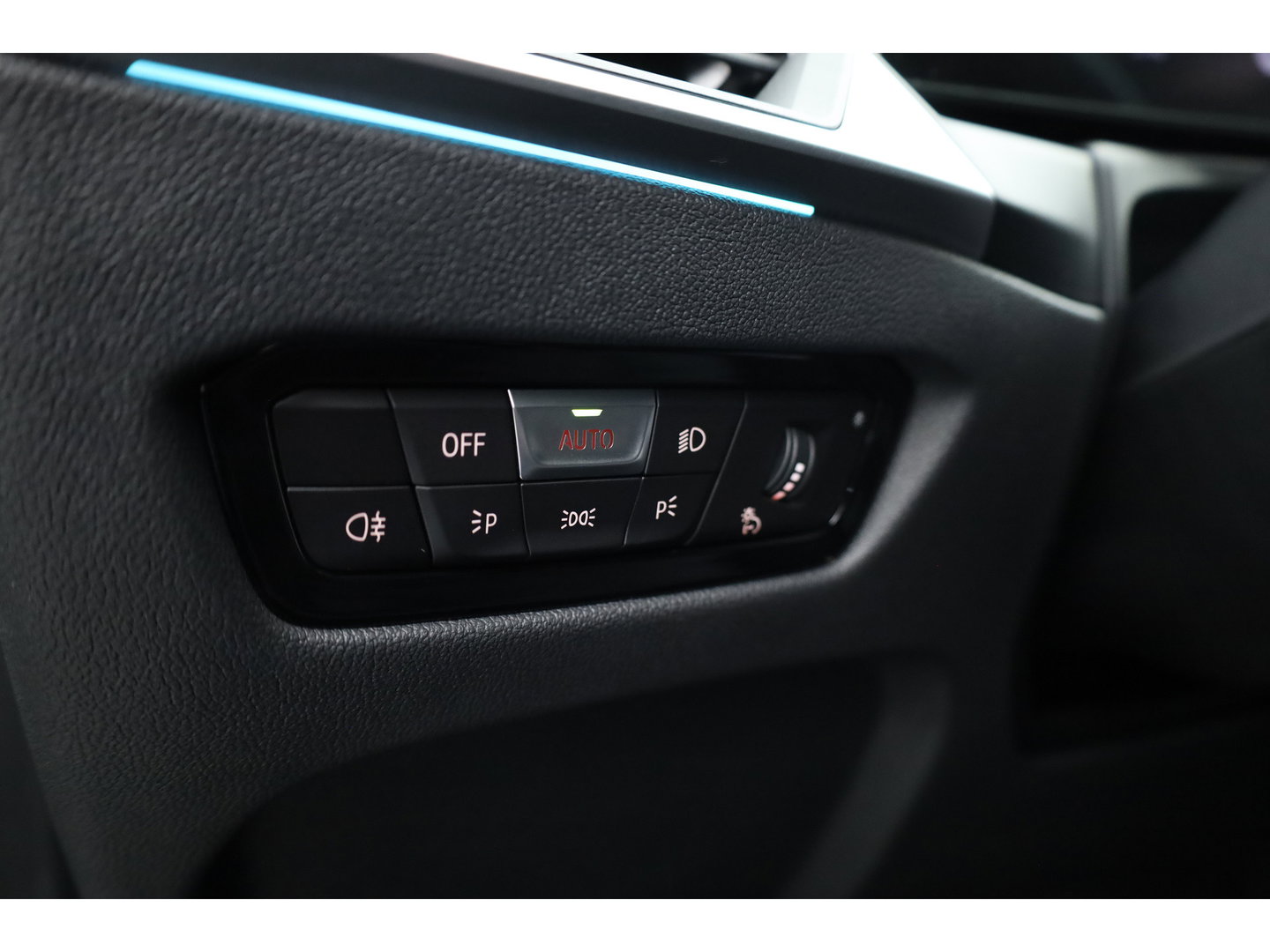 BMW 3 Serie Touring 320e M Sport | SOH 90.7% | Facelift | Shadow Line | Curved display | Adapt. Cruise | Nav + CarPlay | Elek. Klep | Sfeerverlichting | LED | Stoelverw. | PDC