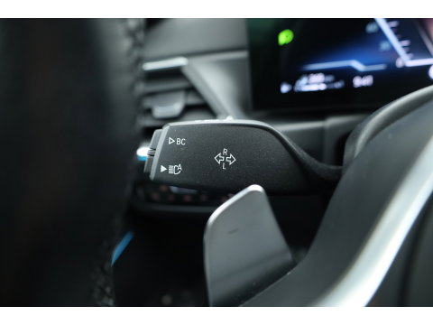 BMW 3 Serie Touring 320e M Sport | SOH 90.7% | Facelift | Shadow Line | Curved display | Adapt. Cruise | Nav + CarPlay | Elek. Klep | Sfeerverlichting | LED | Stoelverw. | PDC
