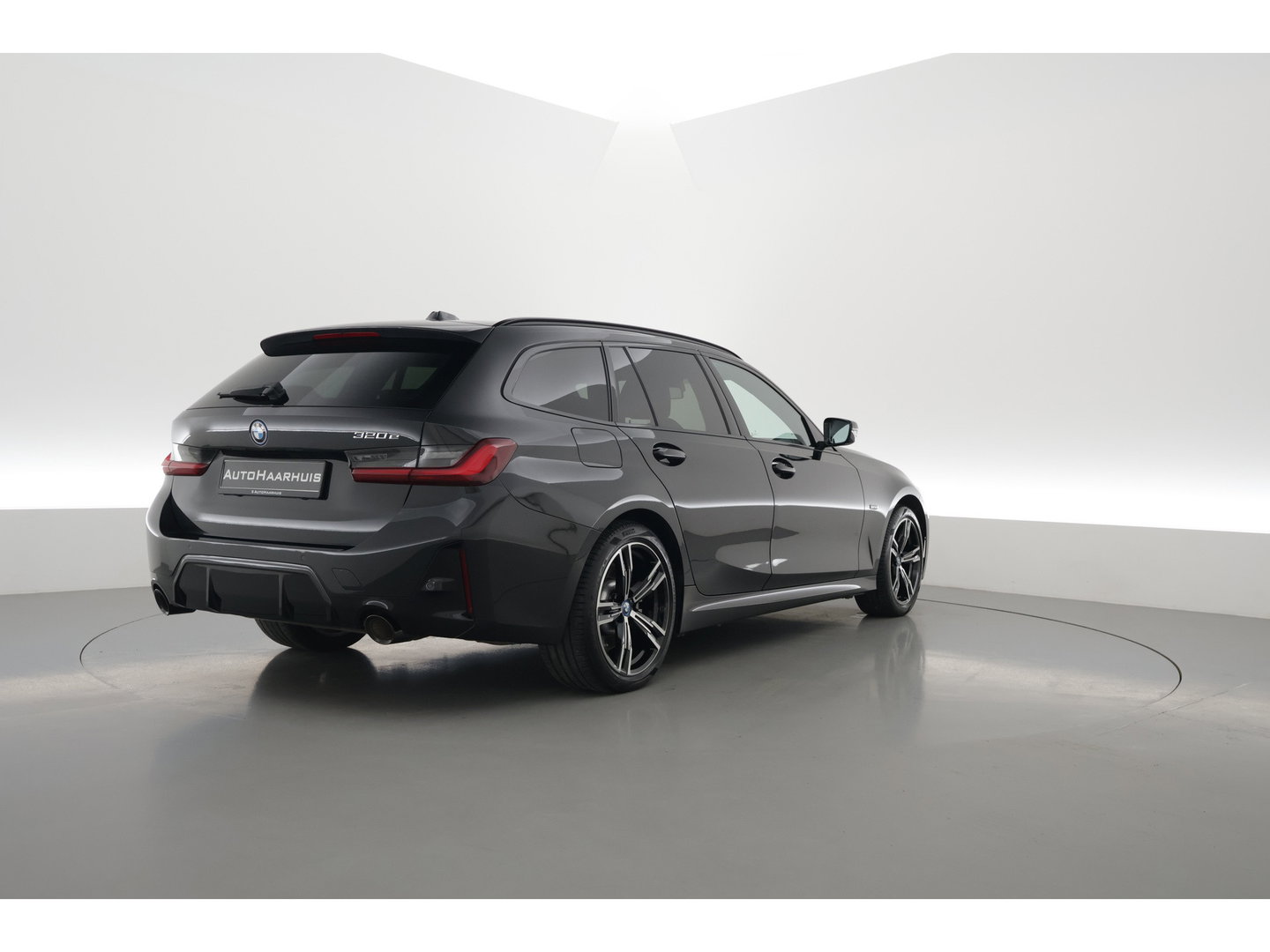 BMW 3 Serie Touring 320e M Sport | SOH 90.7% | Facelift | Shadow Line | Curved display | Adapt. Cruise | Nav + CarPlay | Elek. Klep | Sfeerverlichting | LED | Stoelverw. | PDC
