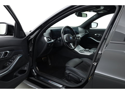 BMW 3 Serie Touring 320e M Sport | SOH 90.7% | Facelift | Shadow Line | Curved display | Adapt. Cruise | Nav + CarPlay | Elek. Klep | Sfeerverlichting | LED | Stoelverw. | PDC