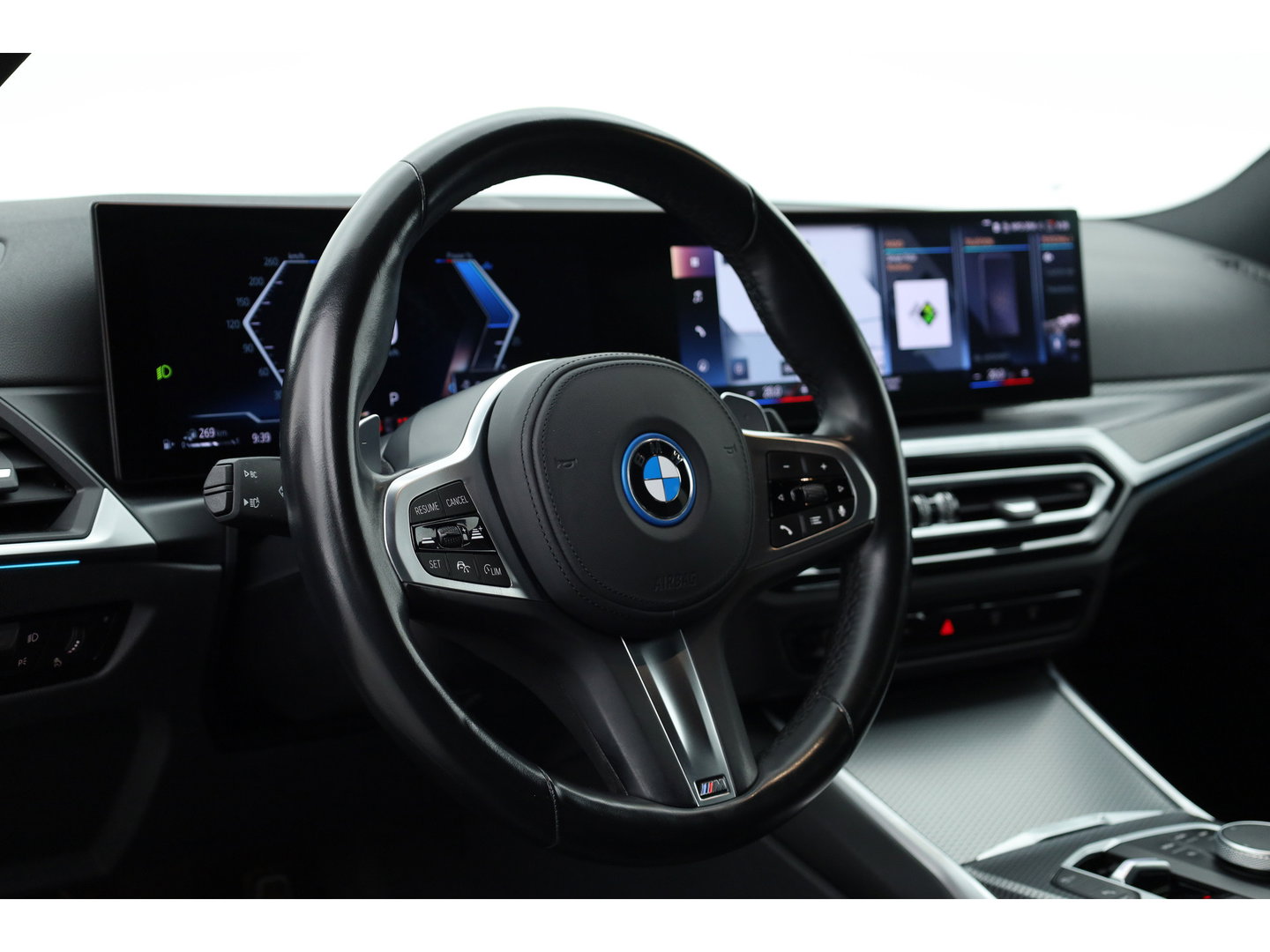 BMW 3 Serie Touring 320e M Sport | SOH 90.7% | Facelift | Shadow Line | Curved display | Adapt. Cruise | Nav + CarPlay | Elek. Klep | Sfeerverlichting | LED | Stoelverw. | PDC