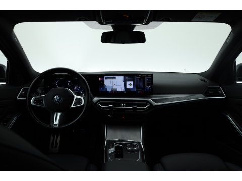 BMW 3 Serie Touring 320e M Sport | SOH 90.7% | Facelift | Shadow Line | Curved display | Adapt. Cruise | Nav + CarPlay | Elek. Klep | Sfeerverlichting | LED | Stoelverw. | PDC